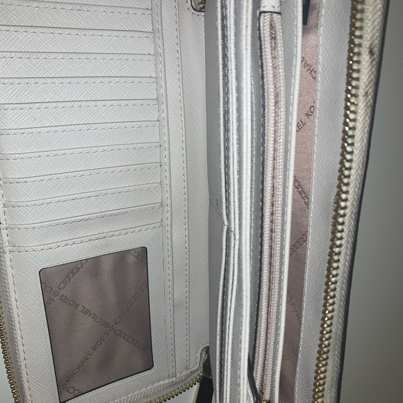 Michael Kors large flat Wallet - Picture 5 of 7